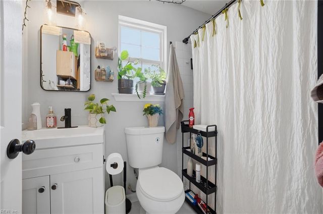 8916 London ST, Norfolk, VA 23503