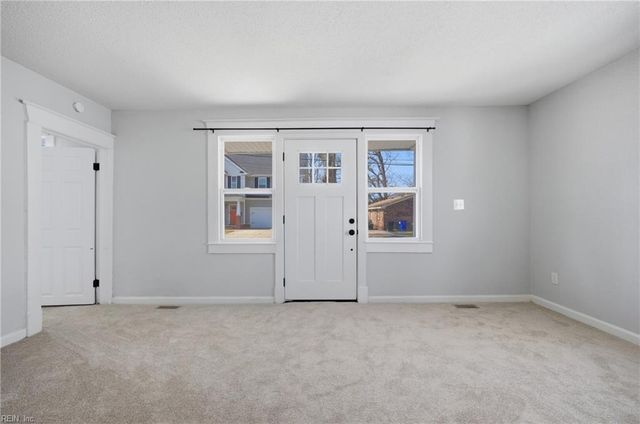 8916 London ST, Norfolk, VA 23503