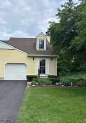 96 Carriage Ln, Newton Town, NJ 07860