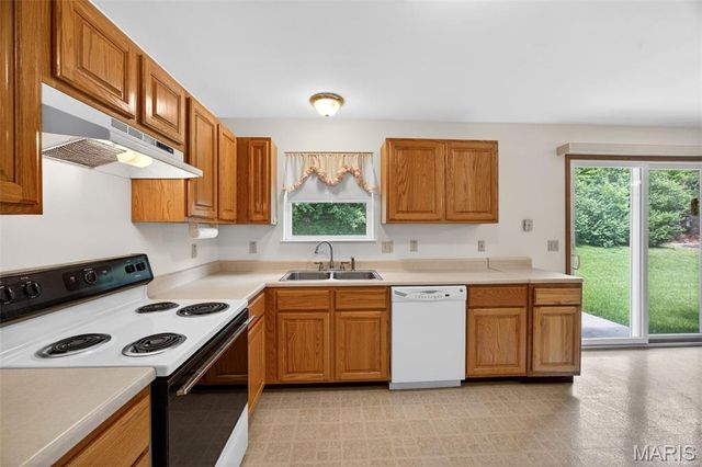 1310 Sleepy Hollow Drive, Troy, MO 63379