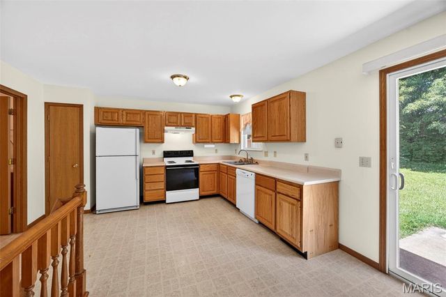 1310 Sleepy Hollow Drive, Troy, MO 63379