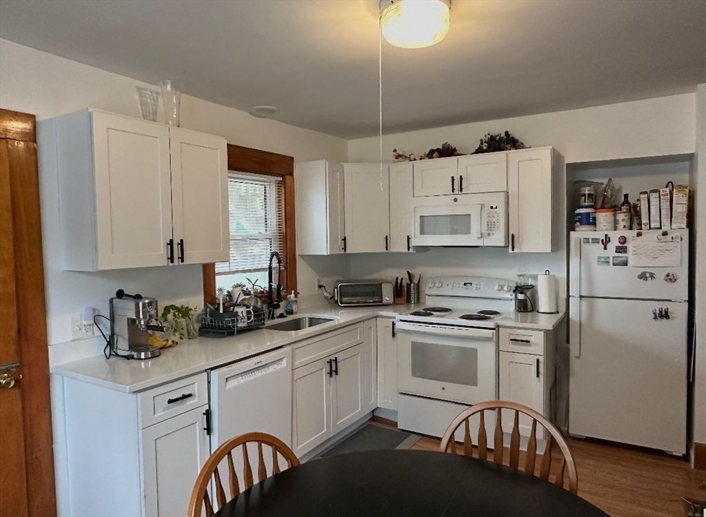 27 Mount Vernon St 2, Reading, MA 01867