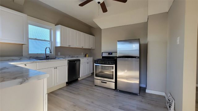 1020 A Avenue NW, Cedar Rapids, IA 52405