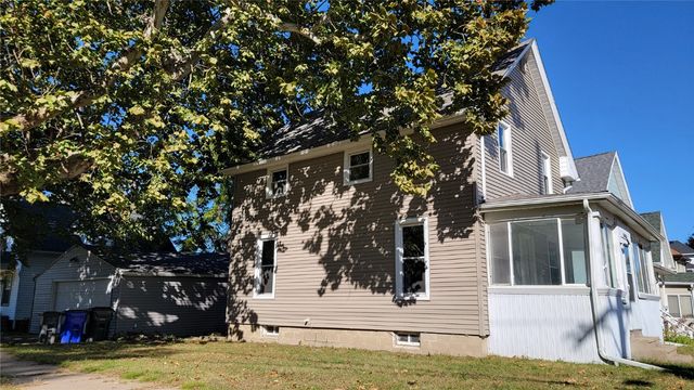 1020 A Avenue NW, Cedar Rapids, IA 52405