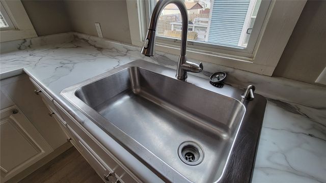 1020 A Avenue NW, Cedar Rapids, IA 52405