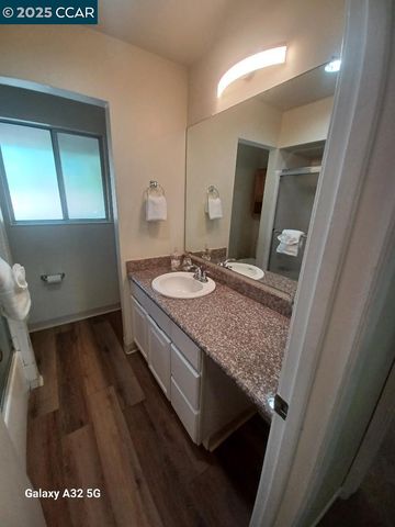 5496 Roundtree Dr D, Concord, CA 94521