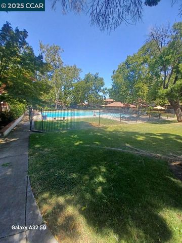 5496 Roundtree Dr D, Concord, CA 94521