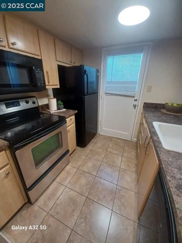 5496 Roundtree Dr D, Concord, CA 94521