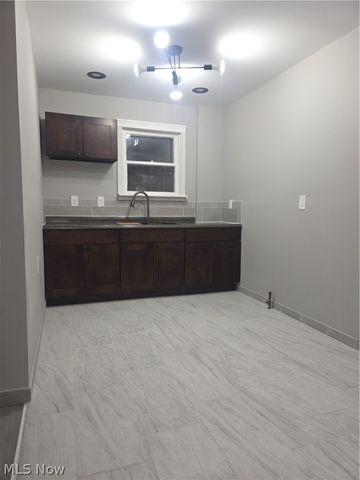 159 Piccadilly Street, Campbell, OH 44405