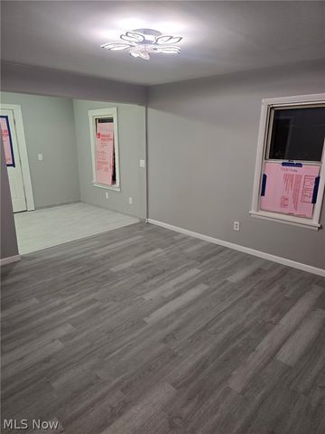 159 Piccadilly Street, Campbell, OH 44405