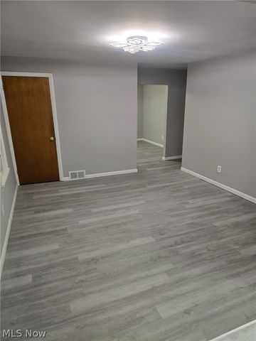 159 Piccadilly Street, Campbell, OH 44405