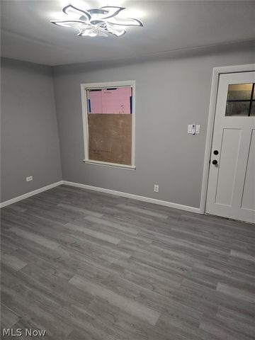 159 Piccadilly Street, Campbell, OH 44405