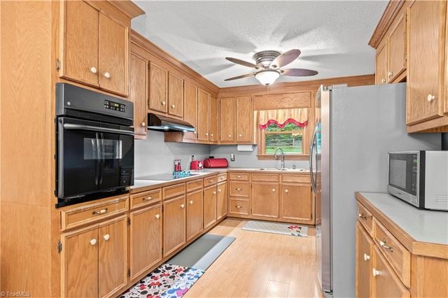 4721 Whisper Oak Drive, Trinity, NC 27370