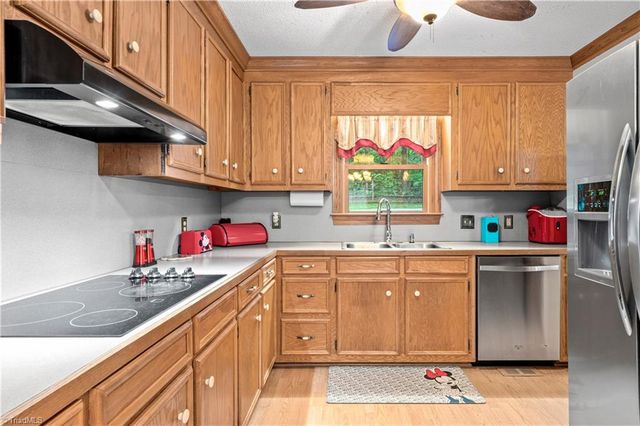 4721 Whisper Oak Drive, Trinity, NC 27370