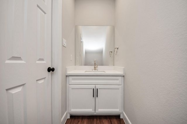 6910 J W Peavy Drive, Houston, TX 77011