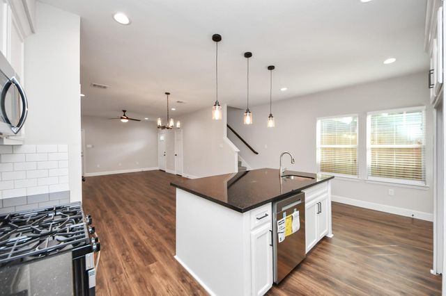 6910 J W Peavy Drive, Houston, TX 77011