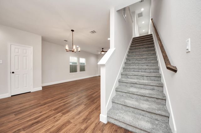 6910 J W Peavy Drive, Houston, TX 77011