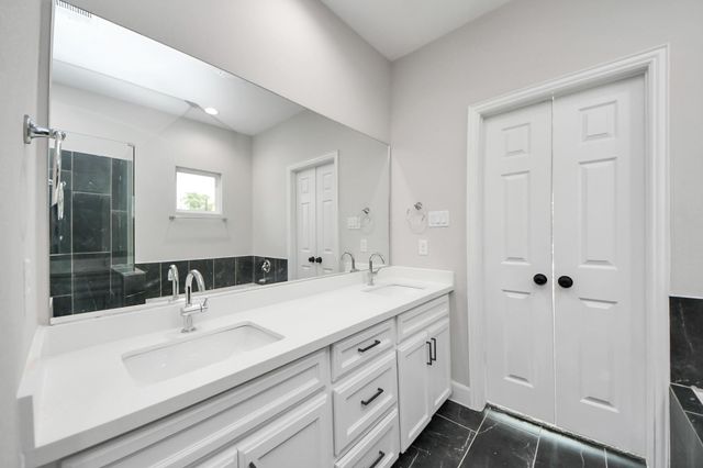 6910 J W Peavy Drive, Houston, TX 77011