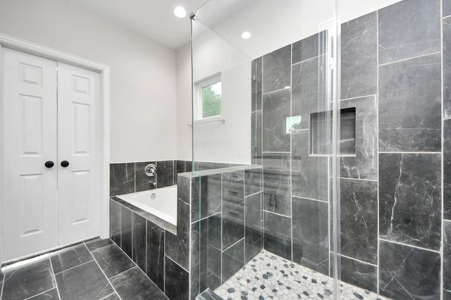 6910 J W Peavy Drive, Houston, TX 77011