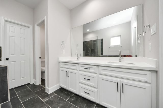 6910 J W Peavy Drive, Houston, TX 77011