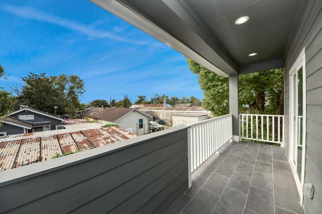 6910 J W Peavy Drive, Houston, TX 77011