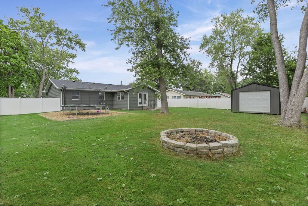 Image 8 of property listing at 742 N Reel Avenue, Salem, IL 62881