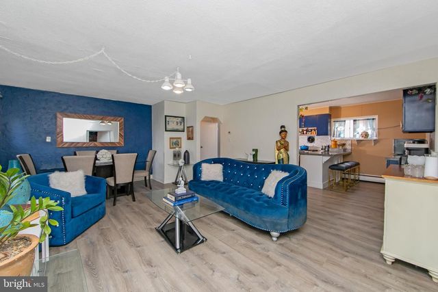 2400 GRAND AVE, Holmes, PA 19043