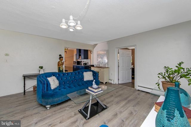 2400 GRAND AVE, Holmes, PA 19043