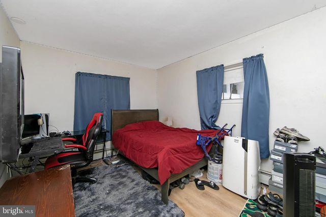 2400 GRAND AVE, Holmes, PA 19043