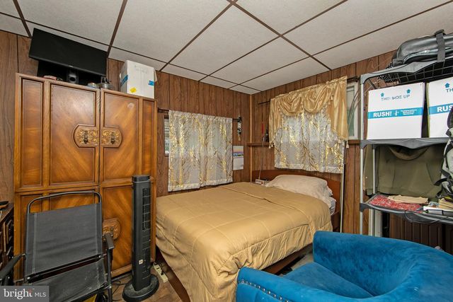 2400 GRAND AVE, Holmes, PA 19043