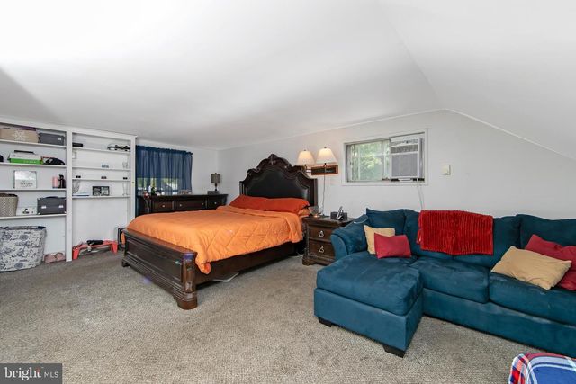 2400 GRAND AVE, Holmes, PA 19043