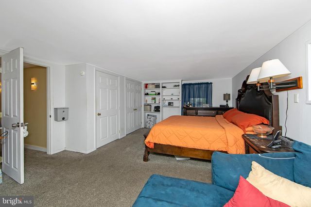 2400 GRAND AVE, Holmes, PA 19043