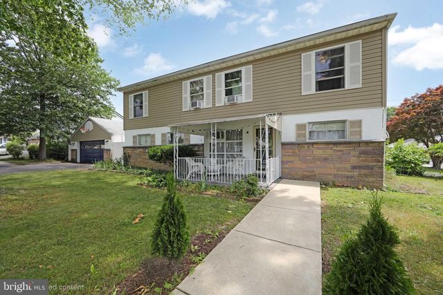 2400 GRAND AVE, Holmes, PA 19043