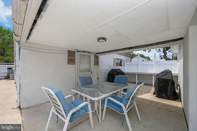 2400 GRAND AVE, Holmes, PA 19043