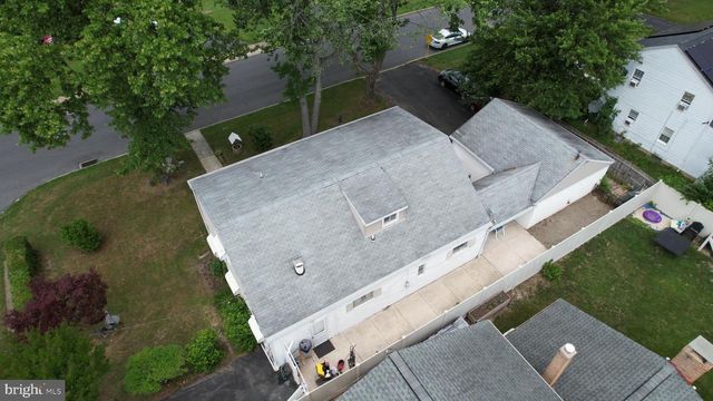 2400 GRAND AVE, Holmes, PA 19043