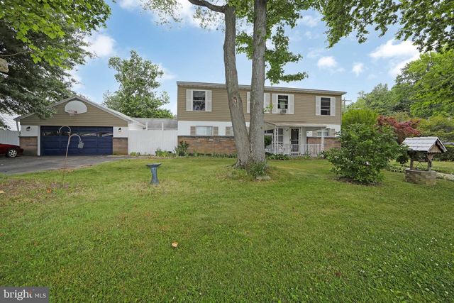 2400 GRAND AVE, Holmes, PA 19043