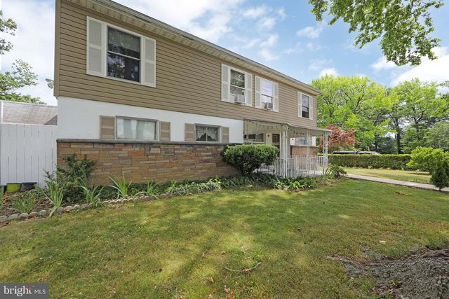 2400 GRAND AVE, Holmes, PA 19043