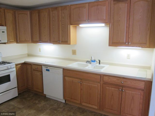 4004 Foss Road 102, Saint Anthony, MN 55421