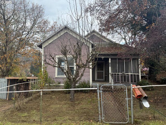 1638 Se MILL St, Roseburg, OR 97470