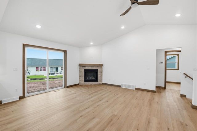 569 EMERALD ISLE COURT, Wrightstown, WI 54180