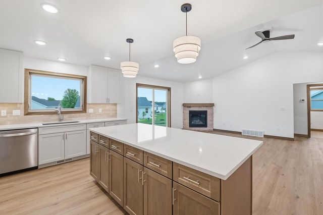 569 EMERALD ISLE COURT, Wrightstown, WI 54180