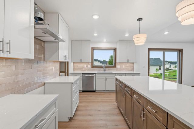 569 EMERALD ISLE COURT, Wrightstown, WI 54180