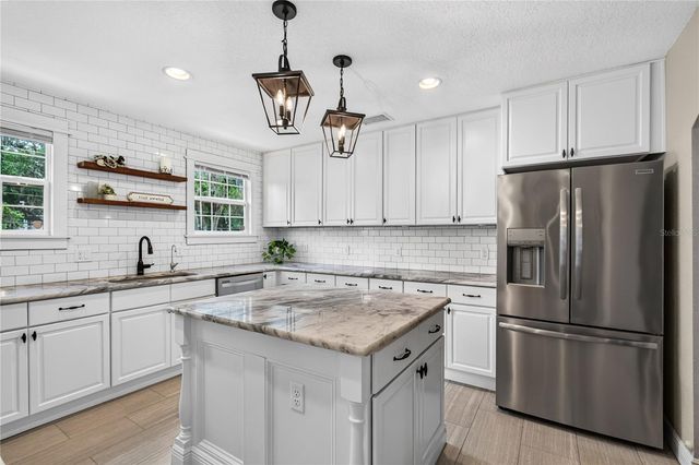 102 N CLAYTON STREET, Mount Dora, FL 32757