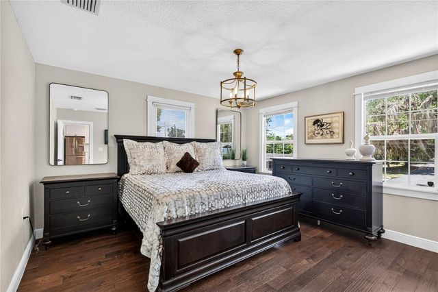 102 N CLAYTON STREET, Mount Dora, FL 32757