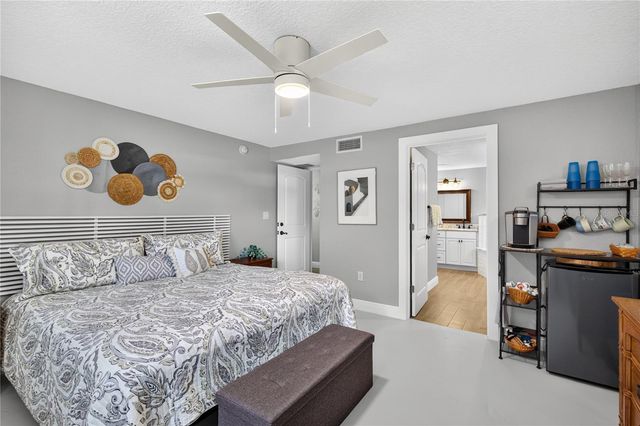 102 N CLAYTON STREET, Mount Dora, FL 32757