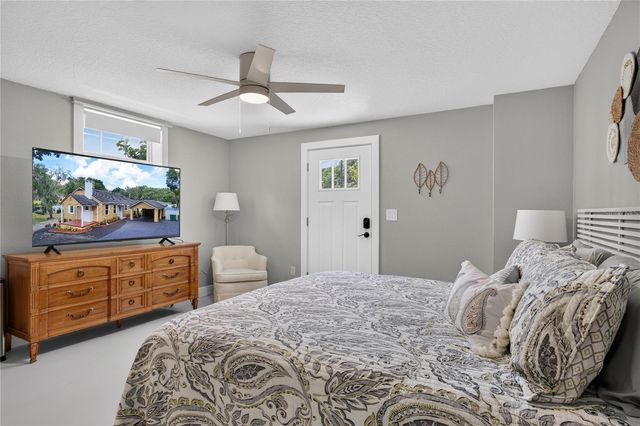 102 N CLAYTON STREET, Mount Dora, FL 32757