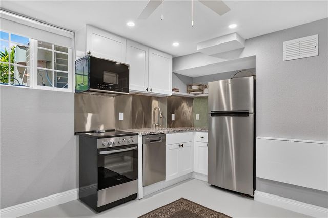 102 N CLAYTON STREET, Mount Dora, FL 32757
