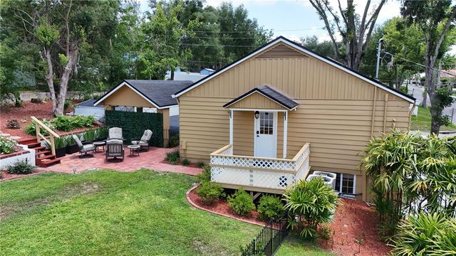 102 N CLAYTON STREET, Mount Dora, FL 32757