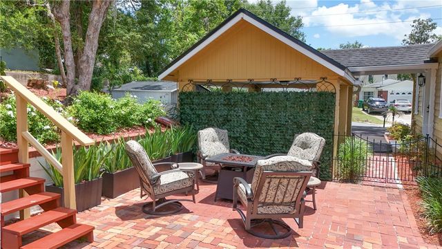 102 N CLAYTON STREET, Mount Dora, FL 32757