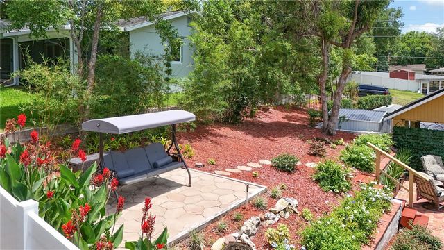 102 N CLAYTON STREET, Mount Dora, FL 32757